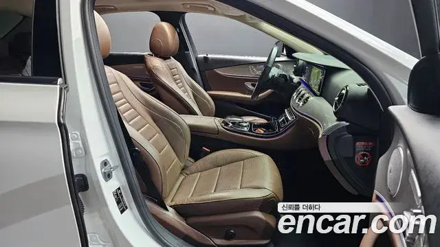 Mercedes-Benz E-Class 2018 — Photo 16/32