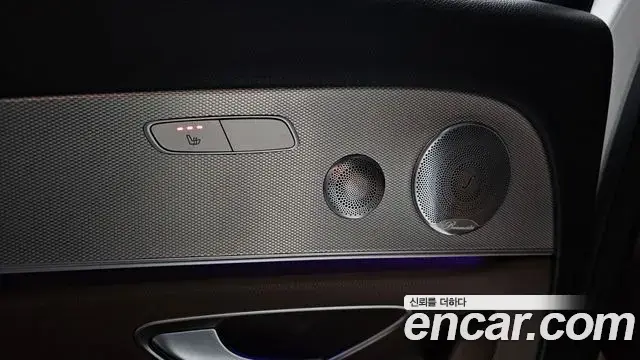 Mercedes-Benz E-Class 2018 — Photo 17/32