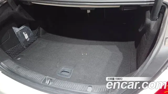 Mercedes-Benz E-Class 2018 — Photo 9/32