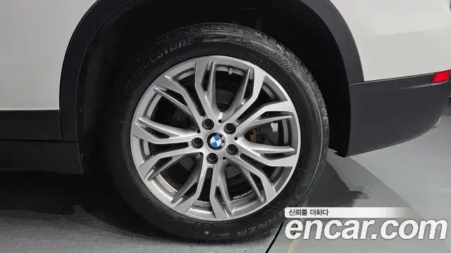 BMW X1 2018 — Photo 21/34