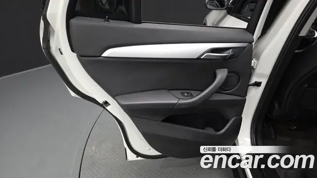 BMW X1 2018 — Photo 22/34