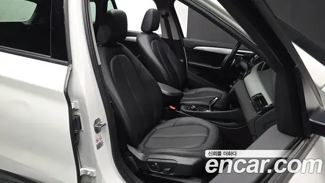 BMW X1 2018 — Photo 32/34