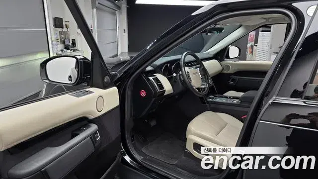 Land Rover Discovery 5 2018 — ფოტო 33/36