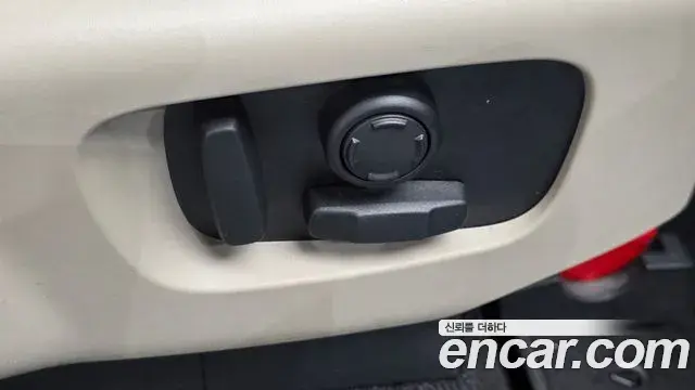 Land Rover Discovery 5 2018 — ფოტო 30/36