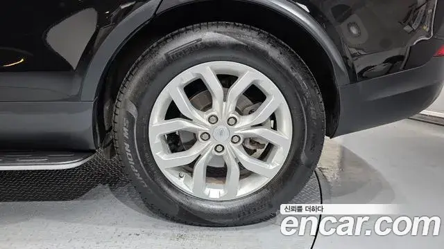 Land Rover Discovery 5 2018 — ფოტო 36/36