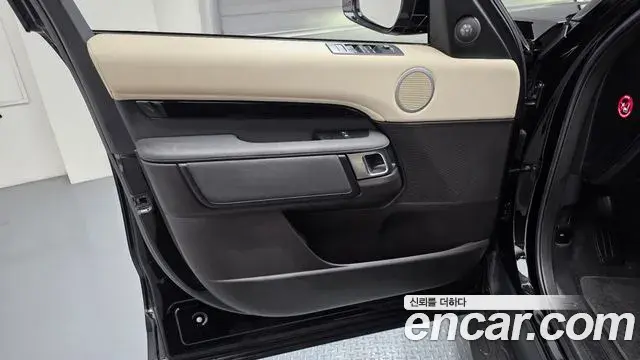 Land Rover Discovery 5 2018 — ფოტო 4/36