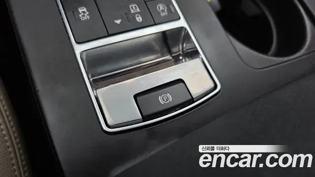 Land Rover Discovery 5 2018 — ფოტო 27/36