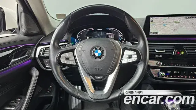 BMW 5 Series 2020 — ფოტო 17/33