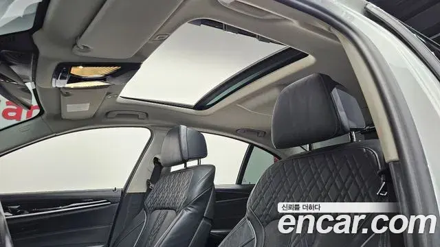 BMW 5 Series 2020 — ფოტო 6/33