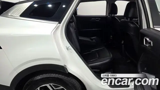 Kia Sportage 2023 — ფოტო 18/31