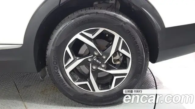 Kia Sportage 2023 — ფოტო 31/31