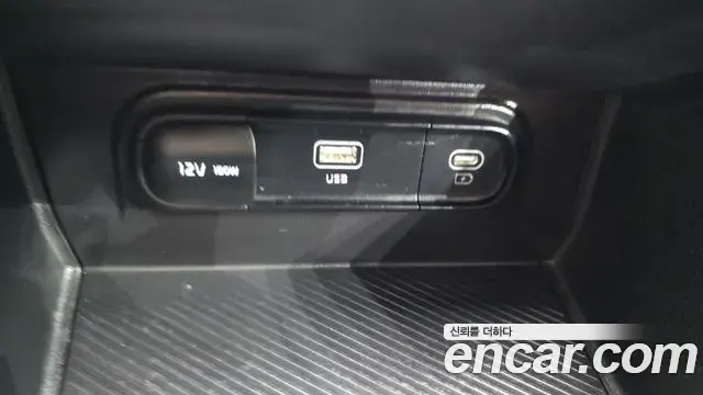 Kia Sportage 2023 — ფოტო 17/31