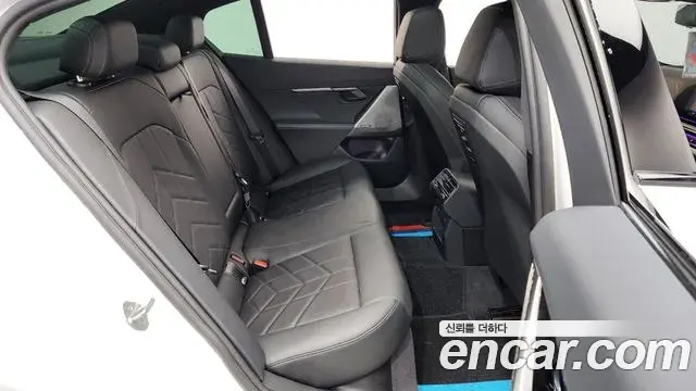 BMW 5 Series 2025 — Фото 12/20