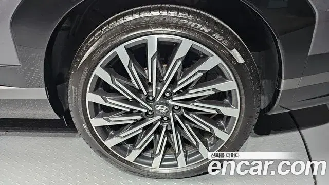 Hyundai Santa Fe 2024 — Photo 2/35