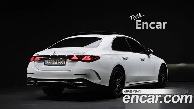 Mercedes-Benz E-Class 2024 — Photo 18/20