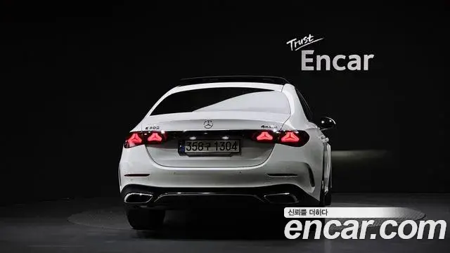 Mercedes-Benz E-Class 2024 — Photo 5/20