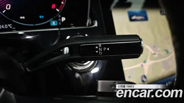 Mercedes-Benz E-Class 2024 — Photo 14/20