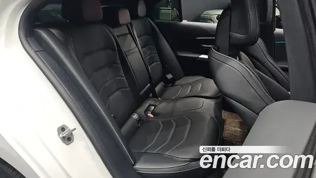 Mercedes-Benz E-Class 2024 — Photo 4/20