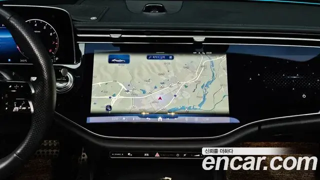 Mercedes-Benz E-Class 2024 — Photo 6/20