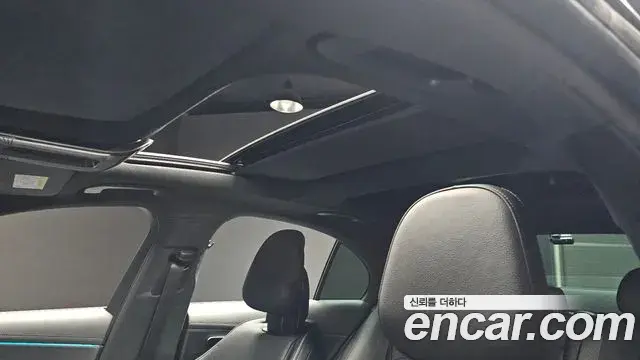 Mercedes-Benz E-Class 2024 — Photo 15/20