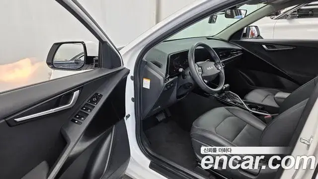 Kia Niro 2022 — Фото 10/20