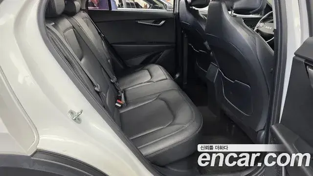 Kia Niro 2022 — Фото 11/20