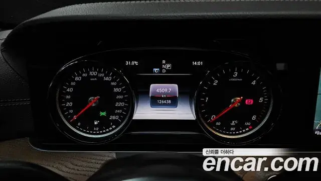 Mercedes-Benz E-Class 2019 — Фото 8/20