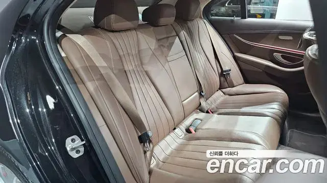 Mercedes-Benz E-Class 2019 — Фото 11/20
