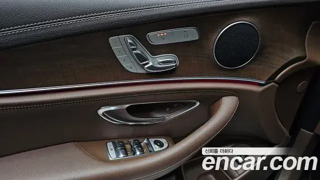 Mercedes-Benz E-Class 2019 — Фото 15/20