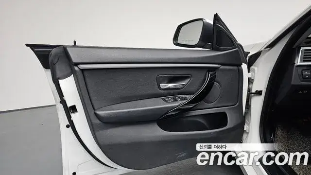 BMW 4 Series 2019 — Photo 10/33