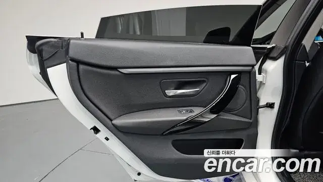 BMW 4 Series 2019 — Photo 20/33