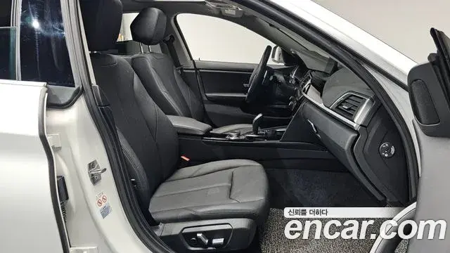 BMW 4 Series 2019 — Photo 19/33