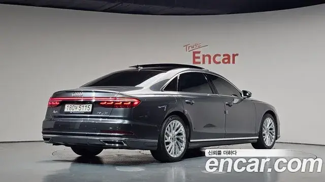 Audi A8 2019 — Фото 2/20