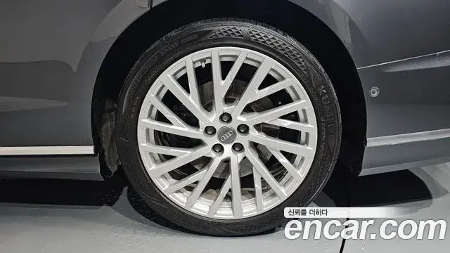 Audi A8 2019 — ფოტო 21/42