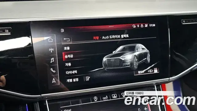 Audi A8 2019 — ფოტო 28/42