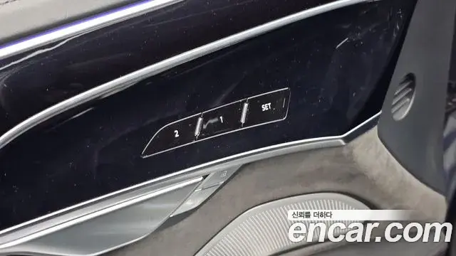Audi A8 2019 — ფოტო 30/42