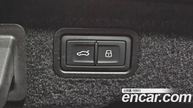 Audi A8 2019 — ფოტო 13/42