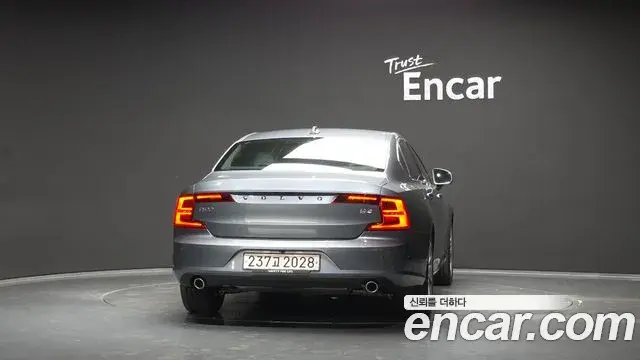 Volvo S90 2018 — Photo 12/20
