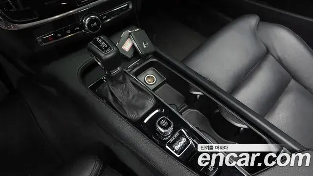 Volvo S90 2018 — Photo 15/20
