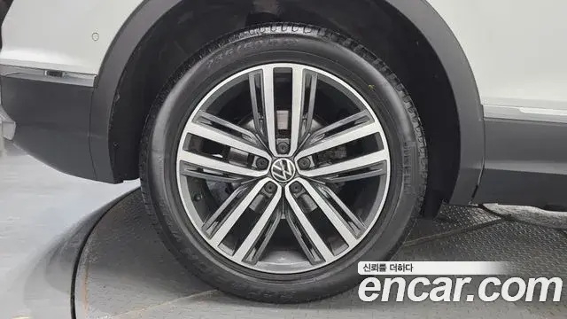 Volkswagen Tiguan 2023 — Photo 13/33