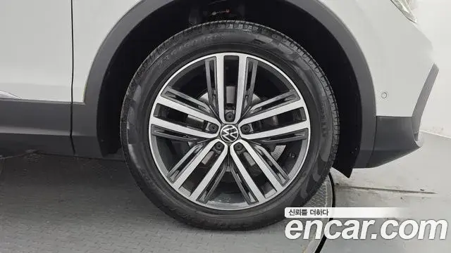 Volkswagen Tiguan 2023 — Photo 4/33