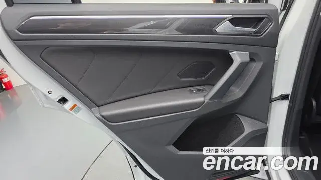 Volkswagen Tiguan 2023 — Photo 15/33