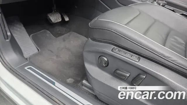 Volkswagen Tiguan 2023 — Photo 25/33