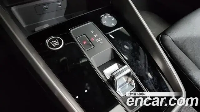 Audi A3 2023 — ფოტო 8/20