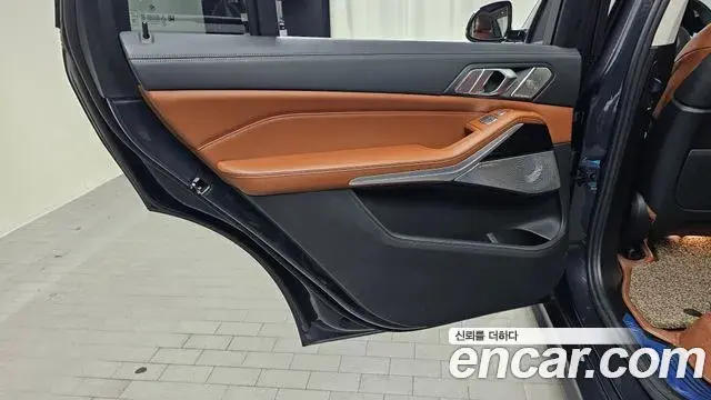 BMW X7 2020 — ფოტო 29/32