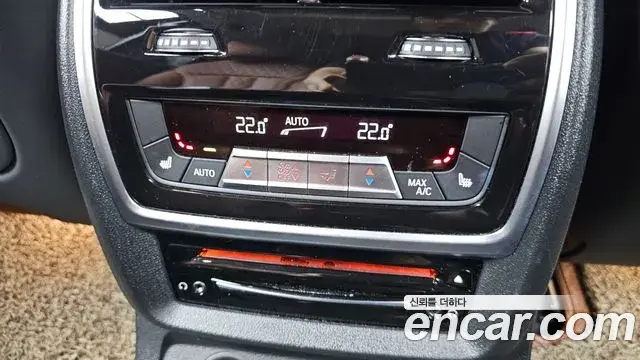 BMW X7 2020 — ფოტო 28/32