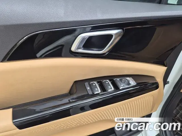 Kia Carnival 2023 — Фото 17/20