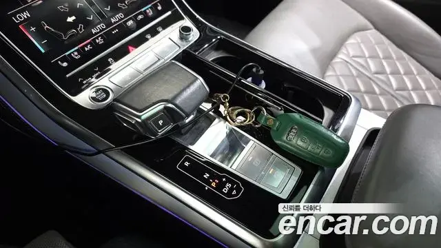 Audi Q8 2021 — Photo 2/35