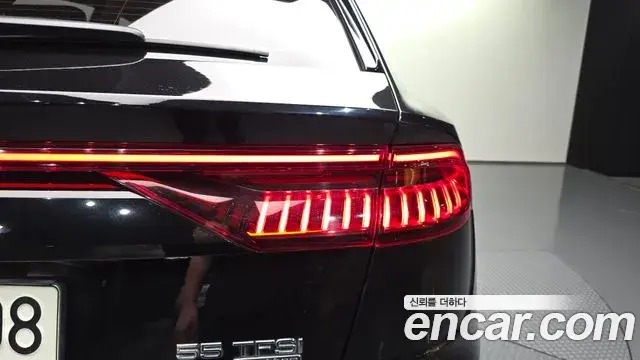 Audi Q8 2021 — Photo 6/35