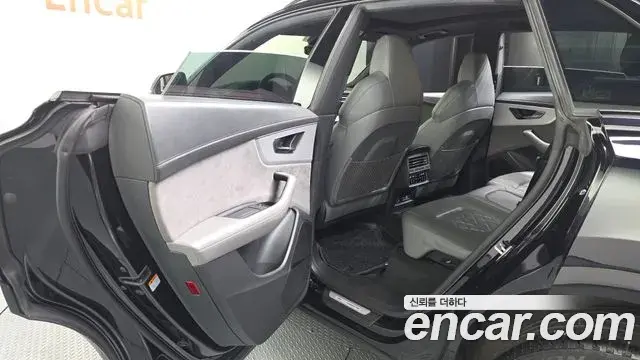 Audi Q8 2021 — Photo 20/35